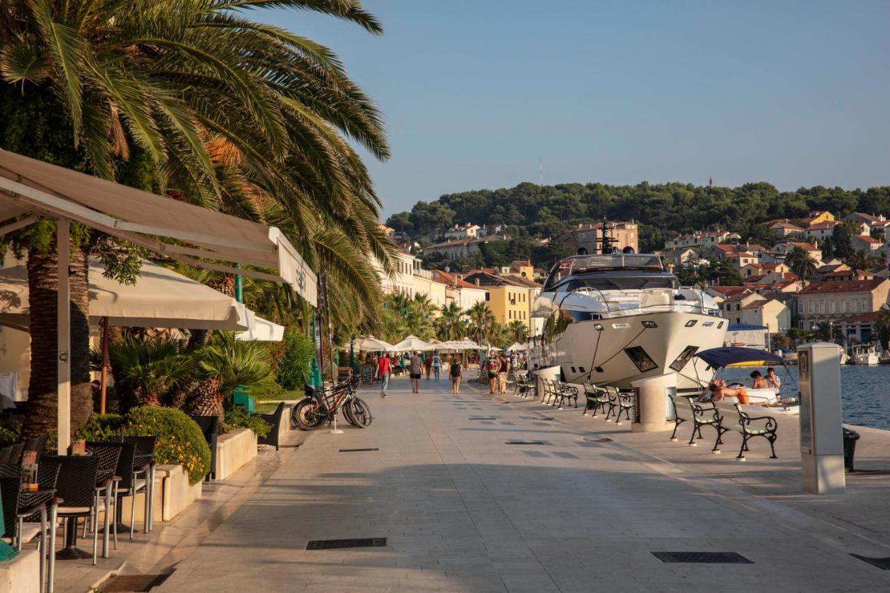 Hotel Aurora Mali Lošinj Екстериор снимка